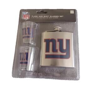 NFL New York Giants Collectible Flask 6 OZ And Shot Glasses Set 2 OZ Brand New